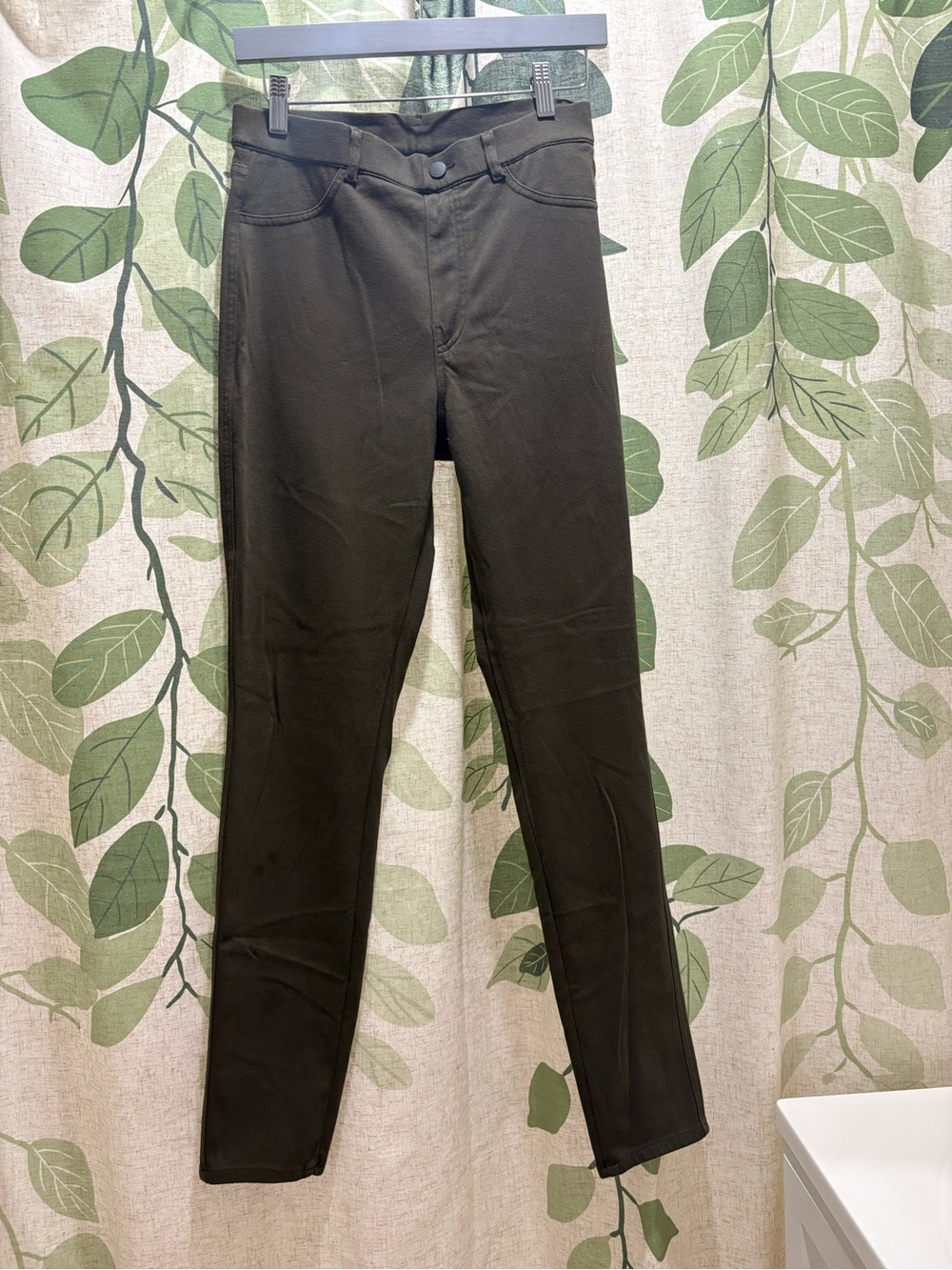 Uniqlo Women's Skinny Pants in Olive Green